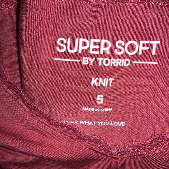 TORRID Super Soft V-Neck Lace Sleeve Top Sz 5 - Picture 4 of 7